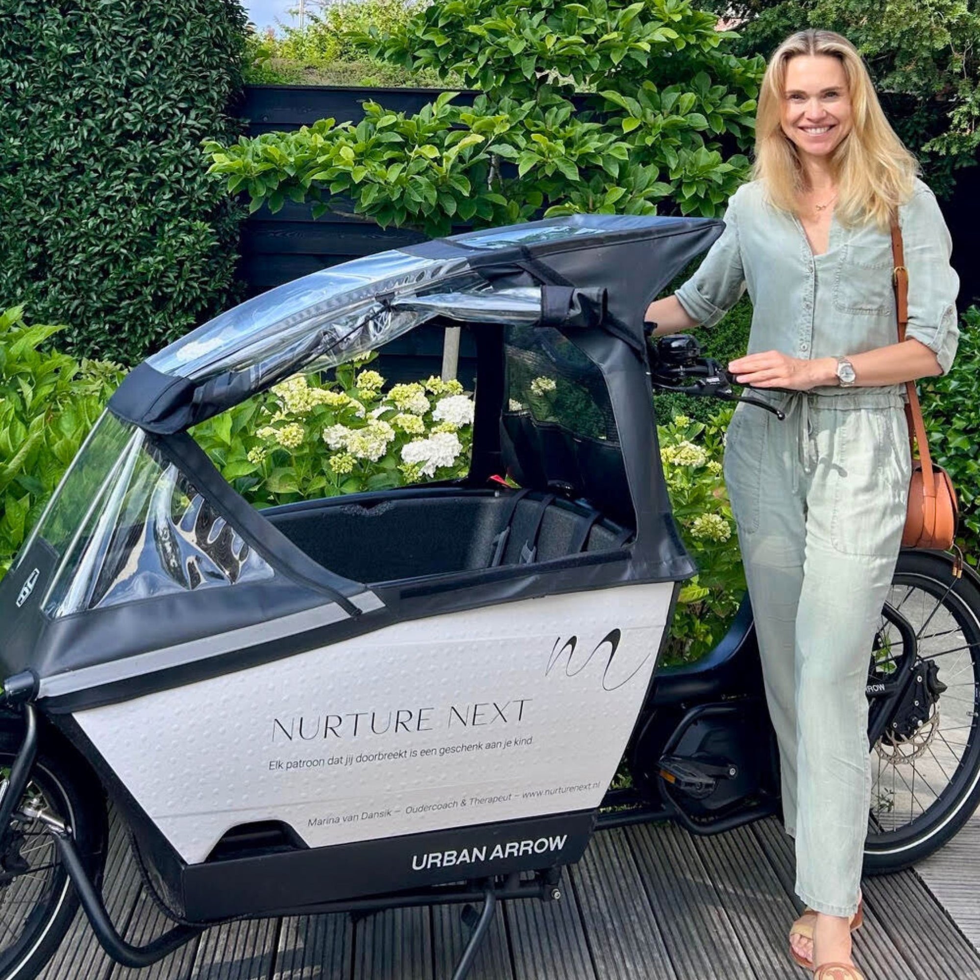 Urban Arrow Family bakfiets met gepersonaliseerde sticker design