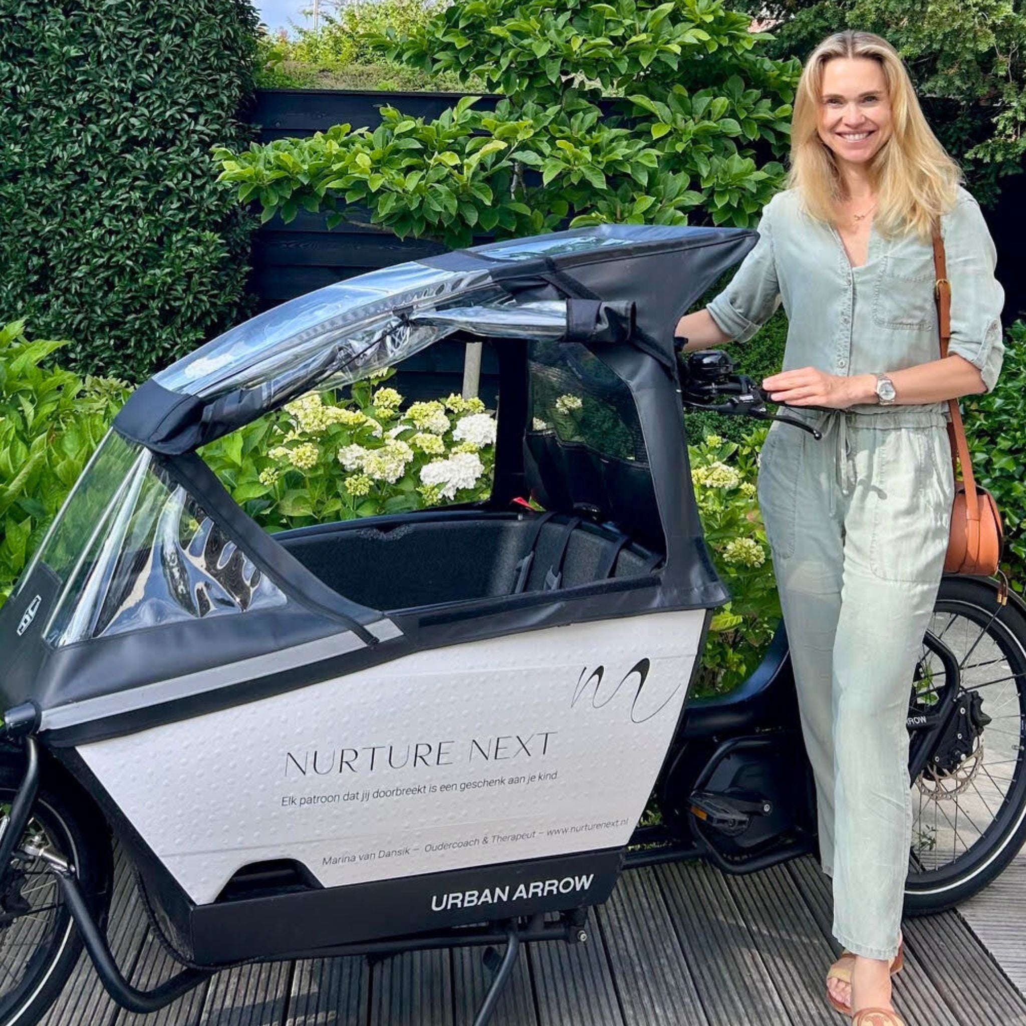 Urban Arrow Family bakfiets met gepersonaliseerde sticker design